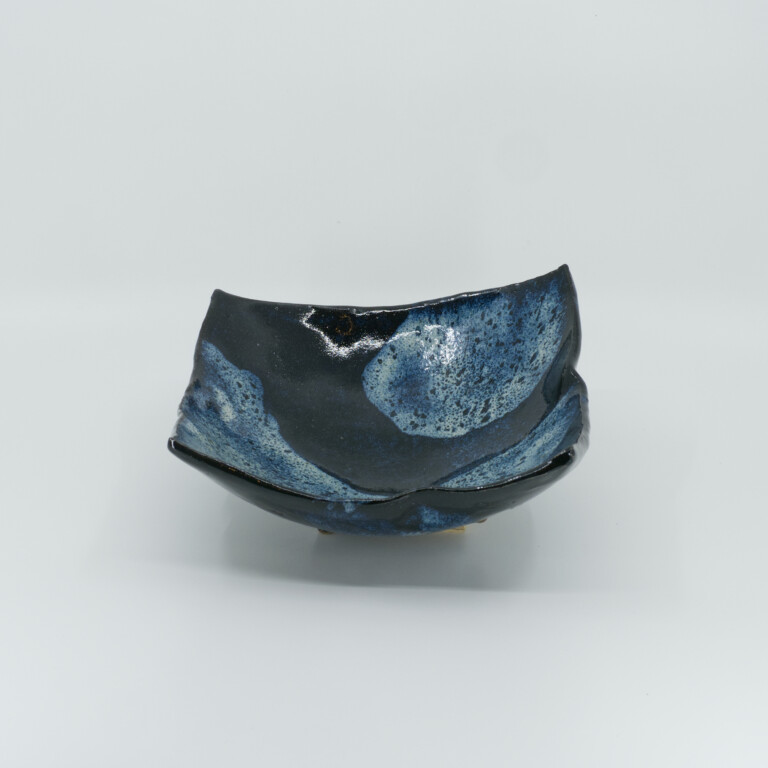 青釉角皿